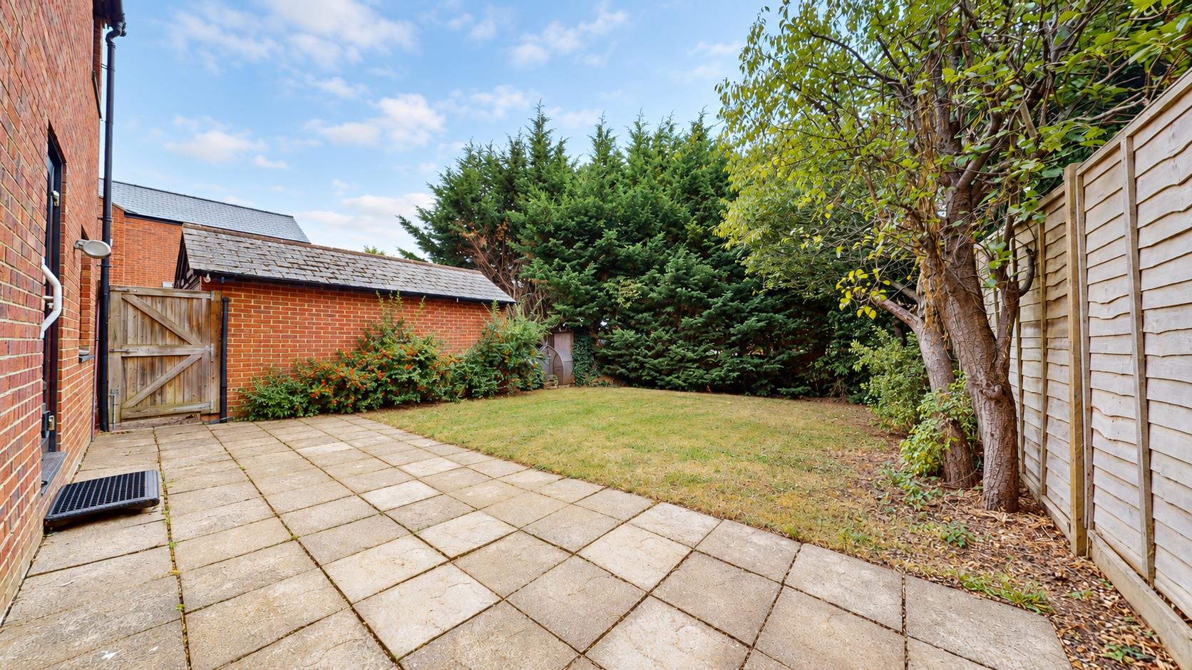 4 bed property in Nursery Gardens, Milton Keynes
